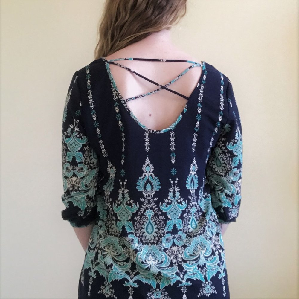 Scoop Back Navy Paisley 3/4 Length Sleeve Tunic - Picture 2 of 4
